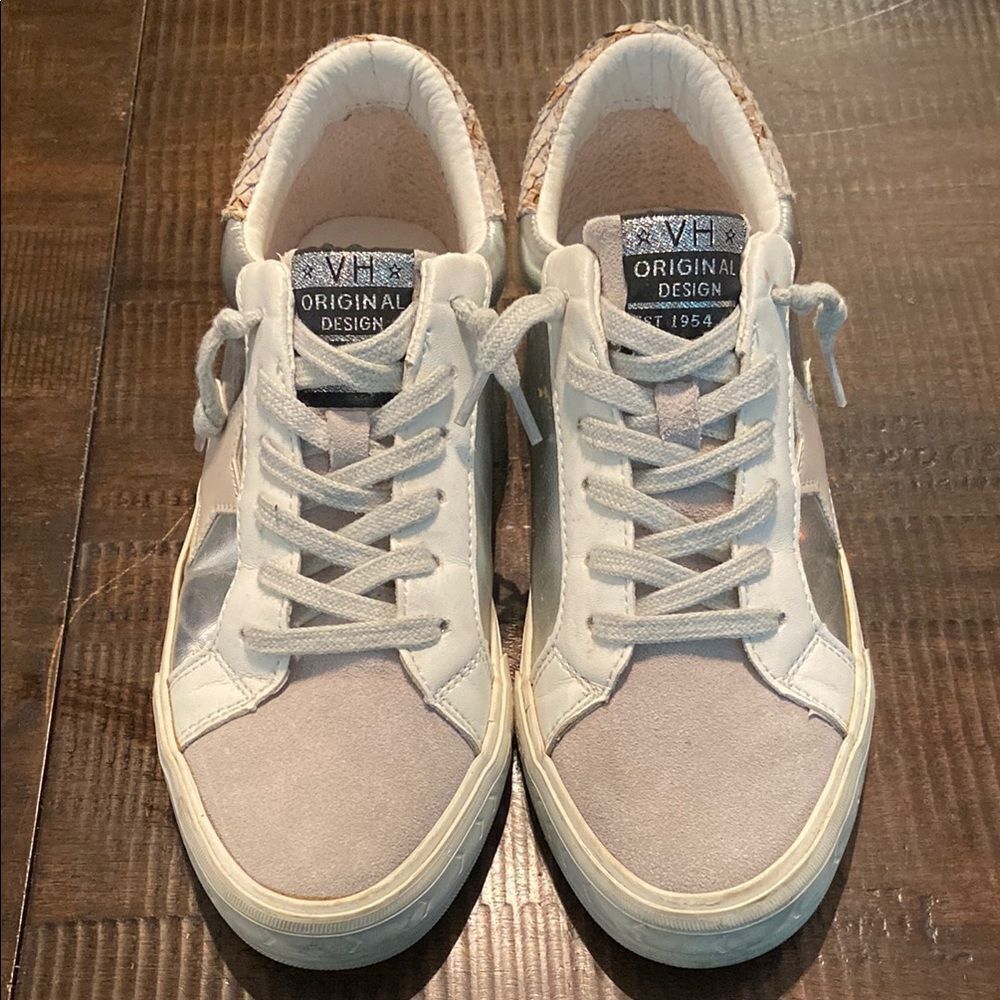 Ladies Vintage Havana Star Sneakers Snake print size 8 shoe